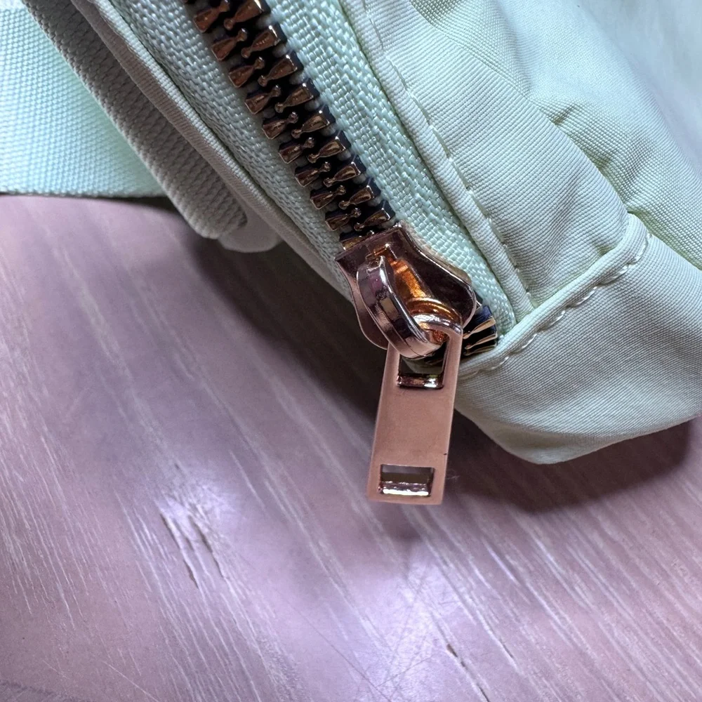 NEW ID Y Mint Green Waist Crossbody Shoulder Sling Pack adjustable strap.